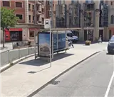 Marquesina publicitaria en plaça Santa Clara de Vic